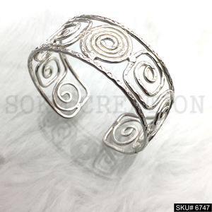 Brazalete de estilo en espiral hecho a mano para mujer Diseño único Diseñador chapado en oro de moda SKU6747 - Product Image 1