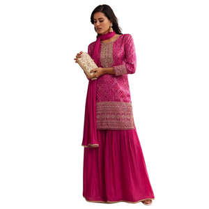 Hermoso conjunto Rosa Bandhani Zardosi Sharara perfecto para bodas Sangeet ocasiones festivas y eventos culturales tradicionales - Product Image 5