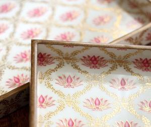 Plateau rond en laque MDF avec impression de mandala floral jaune rouge Plateau de service décoratif en bois fait à la main pour la maison et la cuisine - Product Image 3