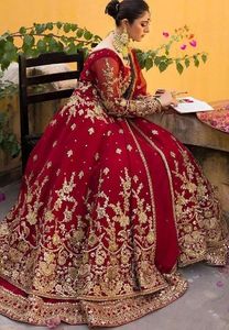Lehenga DRA แจ็กเก็ตผ้าไหม2023ที่สง่างามปักลาย zari แก้วคริสตัลสีแดงเข้มประดับด้วยลูกปัด - Product Image 2