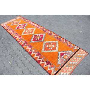 Alfombra Herki de 3.1x10.1 pies, alfombra turca vintage, alfombra con motivos de plantas y árboles en tonos naranja y rojo. - Product Image 2