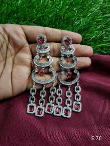 ENSEMBLE DE BOUCLES D'OREILLES DE STYLE CLASSIQUE EN DIAMANTS AMÉRICAINS POUR MARIAGES ENSEMBLE DE BOUCLES D'OREILLES DE STYLE CLASSIQUE À LA MODE POUR FEMMES ET FILLES - Product Image 5