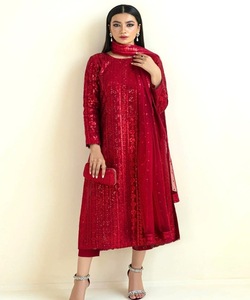 Ligne de vêtements de cérémonie tendance: ensembles élégants en soie et crêpe avec des ornements élégants en perles et diamants ethniques - Product Image 1