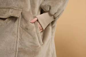 Conjunto de Manta con Capucha de Poliéster Suave Unisex, Manta Moderna y Usable de 4 Piezas para Invierno, Logotipo Personalizado, Accesorio de Halloween - Product Image 6