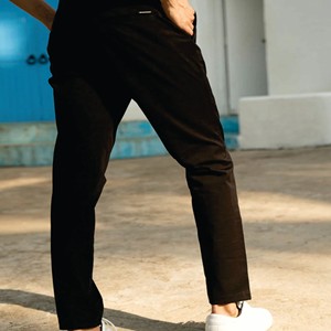 Vente en gros de pantalons chinos en coton pour hommes de la meilleure qualité à vendre avec logo personnalisé et matériel par Al-Faraj à bas prix - Product Image 5