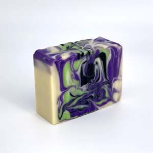 Savon Solide Artisanal Parfait pour le Corps et le Visage, Blanchissant aux Huiles Essentielles, à la Santal - Product Image 2