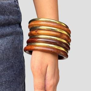 Ensemble de bijoux élégants en bois naturel imperméable, bracelets faits à la main, couleurs personnalisées, accessoire de mode ethnique pour femmes, utilisation en vente au détail et à l'exportation - Product Image 2