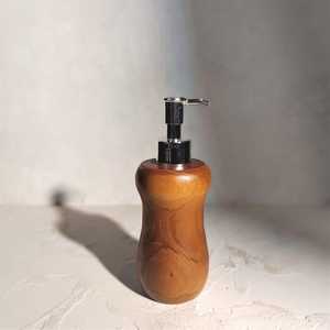 Accessoires de salle de bain en bois de luxe et distributeur de savon liquide en bois pour hôtels, maisons et restaurants d'Inde - Product Image 2