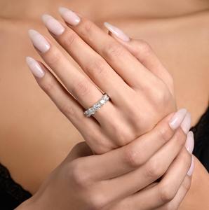 Anillo de Eternidad Completo con Diamante Cultivado en Laboratorio de 6 Quilates, Forma Redonda, Claridad F VVS2, Anillo de Boda con Diamante Cultivado en Laboratorio, Anillo de Eternidad en Forma de U, Regalo para Ella - Product Image 1