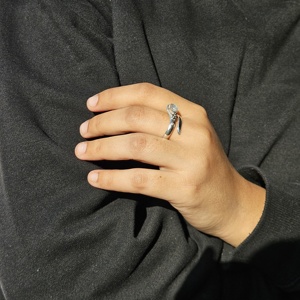 Bague fine ajustable en argent serpent et pierre de lune pour les mariages et les fêtes de la collection de Noël - Product Image 2