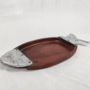 Plateau de service en bois de qualité supérieure avec poignée et finition brune, parfait pour la maison et comme accessoire de cuisine - Product Image 1