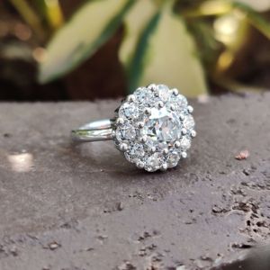 Anillo de Compromiso y Boda de Plata de Ley 925 con Diamante Cultivado en Laboratorio de Corte Europeo para Mujer - Product Image 4