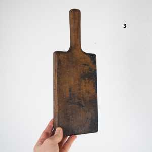Planche à découper en bois vintage de style ancien, planche en bois massif foncé primitive pour la décoration rustique de la ferme et l'aspect de cuisine traditionnel - Product Image 3