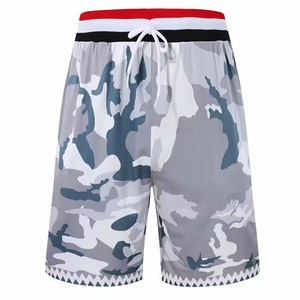 Short de basket-ball imprimé avec logo personnalisé pour hommes, short en maille respirante, anti-bactérien en évacuant l'humidité, service OEM disponible de haute qualité - Product Image 1