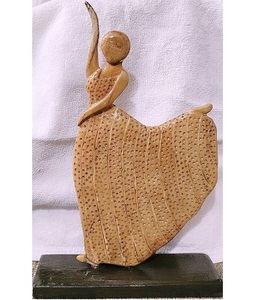 Sculpture en bois Pop Art moderne Étagère de table Décoration de bureau artisanale et cadeau de mariage pour vitrine - Product Image 3