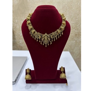 Ensemble de bijoux de temple d'aspect traditionnel avec collier de style Lakshmi plaqué or pour les bijoux de mariée et de mariage pour les femmes - Product Image 1