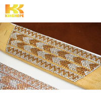 Ventes directes usine : Matériau supérieur de chaussure tissé en strass en forme de zigzag, idéal pour les sandales pour femmes