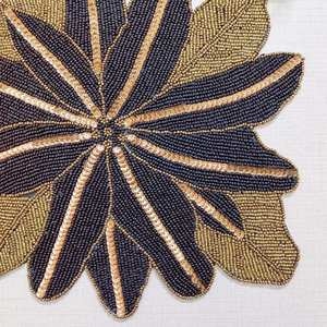 Napperon perlé Chargeur rond fait à la main pour salle à manger de luxe et décor de vacances Pièce unique perlé à la main, napperon, pendaison de crémaillère - Product Image 6