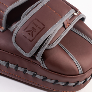 แผ่นรองเตะมวยไทยหนังแท้คุณภาพสูงจากโรงงาน OEM สำหรับการแข่งขัน - Product Image 5