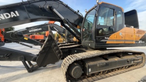 Excavatrice sur chenilles Hyundai R305LC-9S d'occasion de 30 tonnes en stock à vendre - Product Image 2