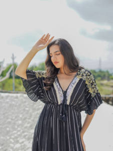 Vestido Maxi Bohemio Bordado para Mujer, Vestido Largo Negro con Estampado de Rayas, Ajuste Cómodo para Uso Casual y de Fiesta - Product Image 2