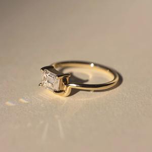 แหวนเพชรหมั้นสีทอง18K สำหรับผู้หญิงดีไซน์แฟชั่น - Product Image 5