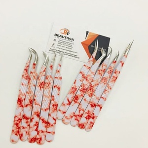 Pinzas para extensión de pestañas con estampado de mármol naranja Cierre completo Agarre fuerte Logotipo privado personalizado Punta de fibra de 90 grados Acero sostenible - Product Image 6