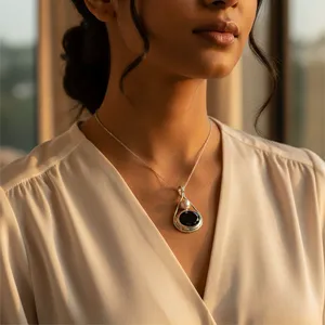 Pendentif élégant pour femme en argent 925, pierre précieuse noire plaquée, charme religieux en forme de goutte d'eau, personnalisable avec diamant, personnalisable avec un numéro - Product Image 1