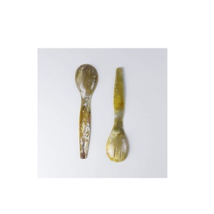 Cuillère en corne de buffle pour salade avec cuillère et serveur pour cuisine et dessus de table avec artisanat naturel - Product Image 1
