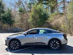 ใช้อย่างประณีต2025โตโยต้าคราวน์แพลตตินัม4dr ซีดาน AWD - Product Image 6