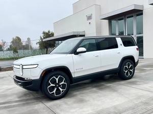 Hilux <span class=keywords><strong>Revolution</strong></span> 2023 d'occasion en excellent état, faible kilométrage, moteur essence, automatique, conduite à gauche, sièges en cuir, caméra de recul, Euro III, ESC, US - Product Image 2