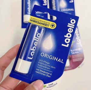 Labello Cherry Original bálsamo labial en un paquete de 6 (6X4,8G), bálsamo labial para labios naturalmente hermosos, bálsamo labial - Product Image 4