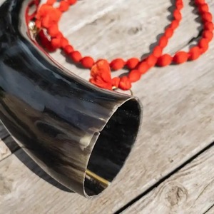 Cuerno Nórdico Pulido Ecológico de Cuerno de Búfalo Natural con Correas de Cuero - Estilo Feng Shui y Religioso - Product Image 5