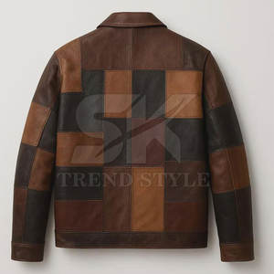 Veste en cuir patchwork de style motard pour homme avec panneaux structurés et détails zippés Veste en cuir patchwork moderne pour homme - Product Image 2