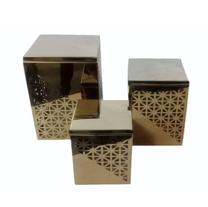 Juego de estilo árabe de 3 elevadores de metal dorado para fechas Ramadán Eid y cuencos de chocolate para presentación de alimentos - Product Image 1