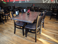 Ensemble de table à manger en bois massif pour restaurant avec 4 chaises en métal noir, mobilier commercial carré pour café, bistrot, bar