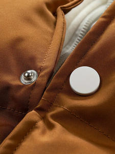 Chaqueta acolchada para hombre hecha a medida 2024, abrigo de invierno impermeable de alta calidad con decoración de piel, precio al por mayor - Product Image 3