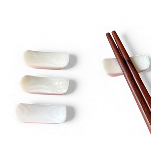 ที่วางตะเกียบทำมือจากเปลือกหอยมุก สำหรับตกแต่งโต๊ะอาหารและใช้รับประทานอาหาร จากเวียดนาม - Product Image 3