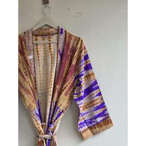 Kimono en soie crêpe tie-dye fait main, coupe ample, idéal pour la plage, comme robe de nuit ou paréo de maillot de bain - Product Image 1