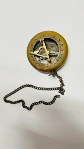 Calvin Handicrafts "Boussole à cadran solaire en laiton avec étui en cuir et chaîne-Boussole à pousser-Vieille - Product Image 4
