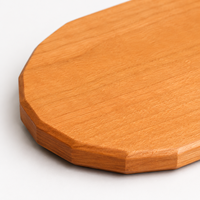 Planche de service ovale en bois de cerisier en gros avec poignée et trou de suspension, planche à découper en bois, planche à charcuterie, logo personnalisé OEM
