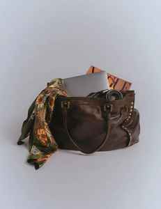 Sac fourre-tout vintage en cuir véritable marron pour femme, grand sac à main à bandoulière avec clous, sac à main souple pour ordinateur portable, sac de voyage, sac de shopping - Product Image 4