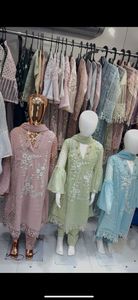 Salwar Kameez traditionnel prêt à l'emploi à prix d'usine avec Dupatta pour les commandes en gros de vêtements de fête indiens et pakistanais - Product Image 5