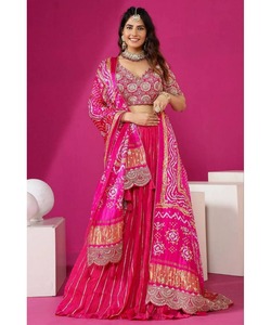 Lahenga y Choli nupciales paquistaníes al por mayor con bordado y trabajo de espejo para ropa de fiesta de boda de lujo - Product Image 2