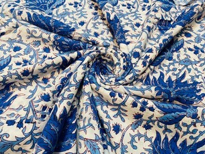 Tela de gasa con estampado floral azul de algodón orgánico indio para manualidades Swing Sanganeri Cambric para la fabricación de bolsos - Product Image 6