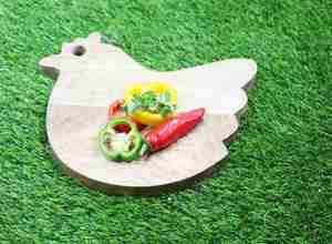 Elegante tabla de cortar y servir de madera tallada Producto duradero - Product Image 3