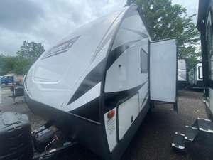 Autocaravana Dutchmen RV Coleman Light 1805RB usada del 2020, lista para la venta. - Product Image 2