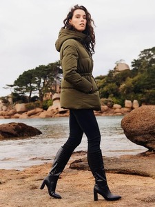 Dernière veste matelassée pour femme, chaude pour l'hiver, de haute qualité, imperméable, à capuche, épaisse, 100% polyester, fermeture éclair intégrale, respirante, design tissé - Product Image 4