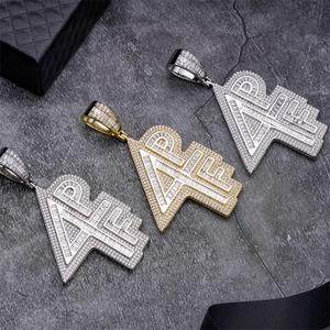 Collier à pendentif glacé 4PF avec baguette bicolore à finition or et argent et diamants Moissanite pavés - Product Image 4