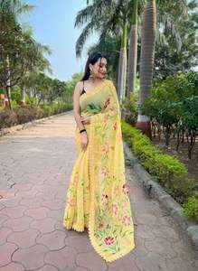 El último diseñador Faux Georgette Hand Print Work Saree de Fab Zone - Product Image 3